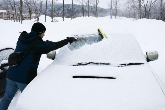 フロントガラスに雪