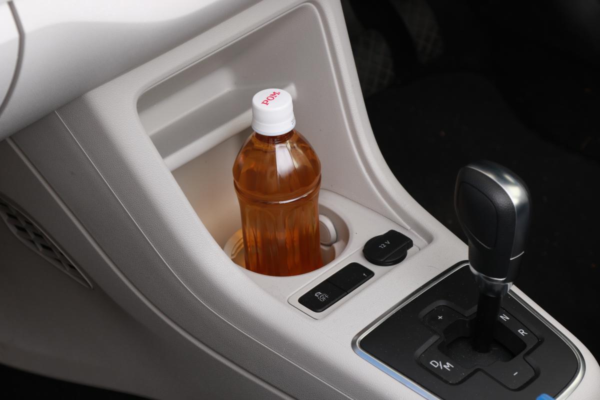 なぜ輸入車のドリンクホルダーは使いづらいのか 自動車情報 ニュース Web Cartop なぜ輸入車のドリンクホルダーは使いづらいのか 自動車情報 ニュース Web Cartop