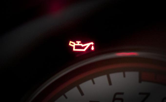 オイル警告灯があるのにエンジンにスティック状のオイルゲージがある理由とは 自動車情報 ニュース Web Cartop