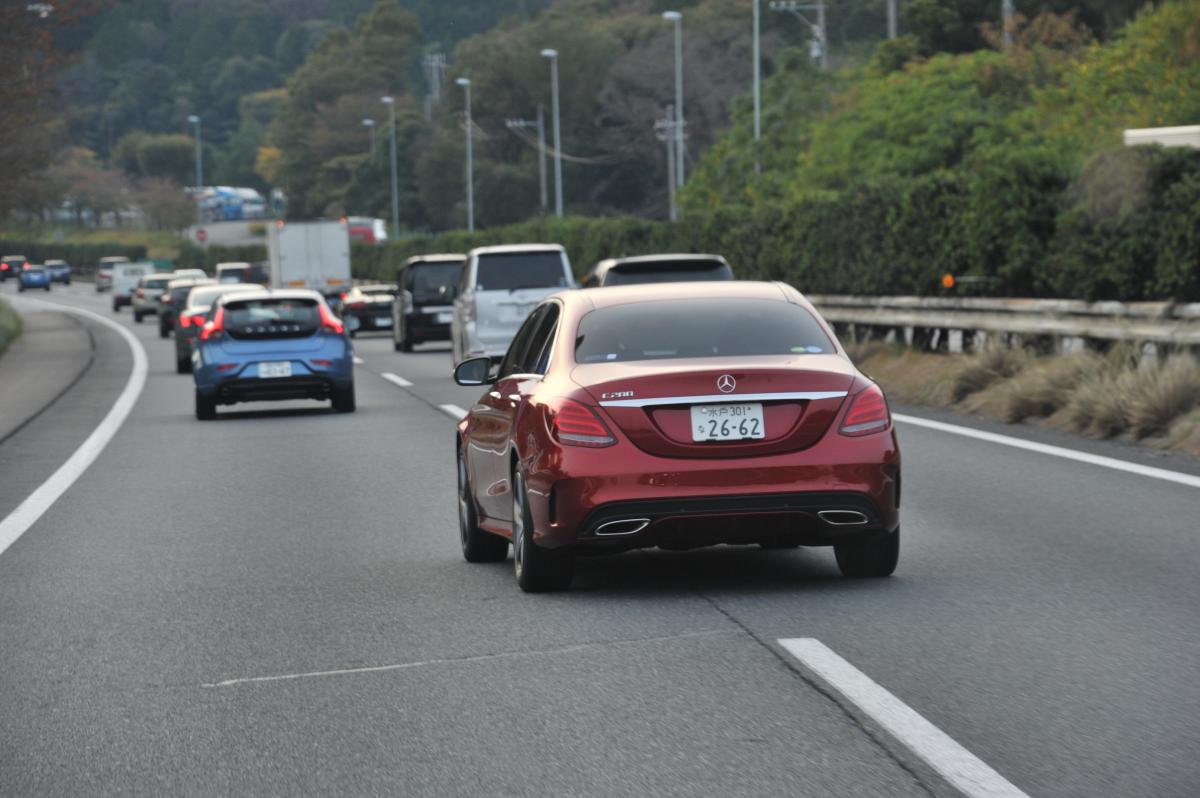 ウインカーを出さずに車線変更や右左折する人が運転をやめたほうがいい理由とは 自動車情報 ニュース Web Cartop