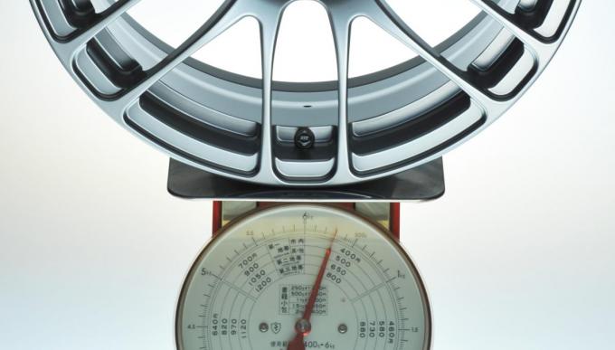 輸入車のカタログで見かけるアロイホイールとは アルミホイールとは違うのか 自動車情報 ニュース Web Cartop