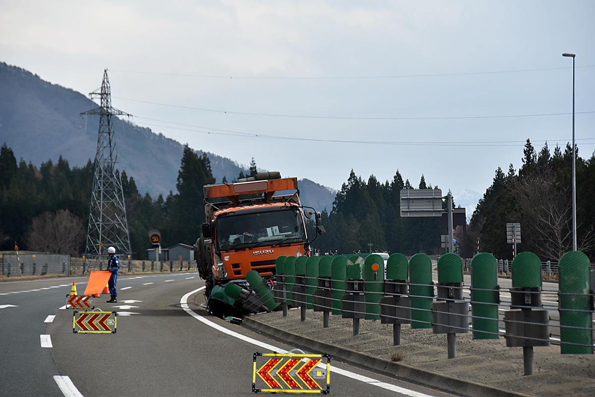 高速道路の大型トラック 〜 画像4