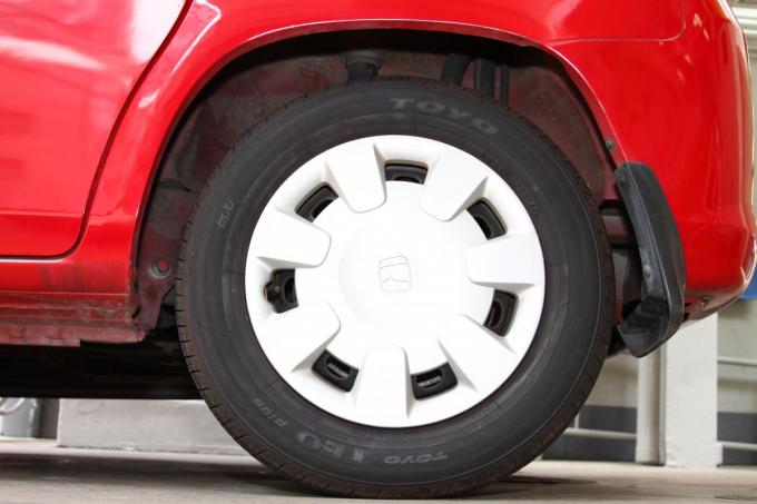 鉄チンホイールとは オシャレなホイールはなぜアルミばかりなのか 自動車情報 ニュース Web Cartop 鉄チンホイールとは オシャレなホイールはなぜアルミばかりなのか 自動車情報 ニュース Web Cartop