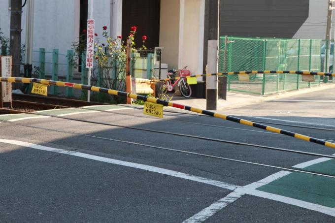 遮断機が上がっていても踏切手前で一時停止しなくてはならない理由とは 自動車情報 ニュース Web Cartop 遮断機が上がっていても踏切手前で一時停止しなくてはならない理由とは 自動車情報 ニュース Web Cartop
