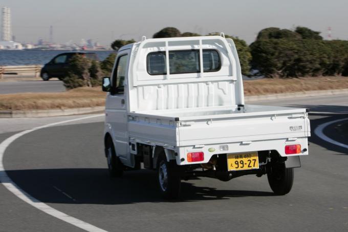 小型車のff全盛時代になぜ軽トラや軽ワンボックスはリヤ駆動ばかりなのか 自動車情報 ニュース Web Cartop 小型車のff全盛時代になぜ軽トラや軽ワンボックスはリヤ駆動ばかりなのか 自動車情報 ニュース Web Cartop