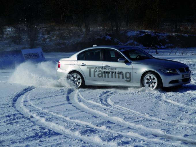 雪道でfr車が危険と言われる理由とは 自動車情報 ニュース Web Cartop