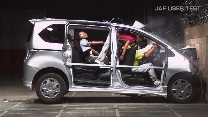 一般道では後席の約6割が未装着…… JAFが日本全国のシートベルト着用率を公表