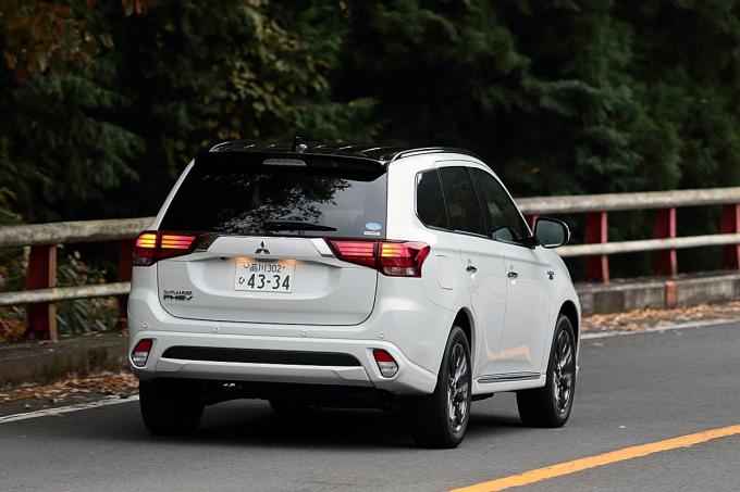 試乗 Suvでも走りは極上 アウトランダーphevに感じたランエボの血 自動車情報 ニュース Web Cartop 2ページ目 試乗 Suvでも走りは極上 アウトランダーphevに感じたランエボの血 自動車情報 ニュース Web Cartop 2ページ目