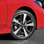 最近ゴム部分の「薄い」偏平タイヤのクルマが増えている理由とは？