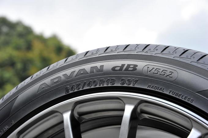 最近ゴム部分の 薄い 偏平タイヤのクルマが増えている理由とは 自動車情報 ニュース Web Cartop