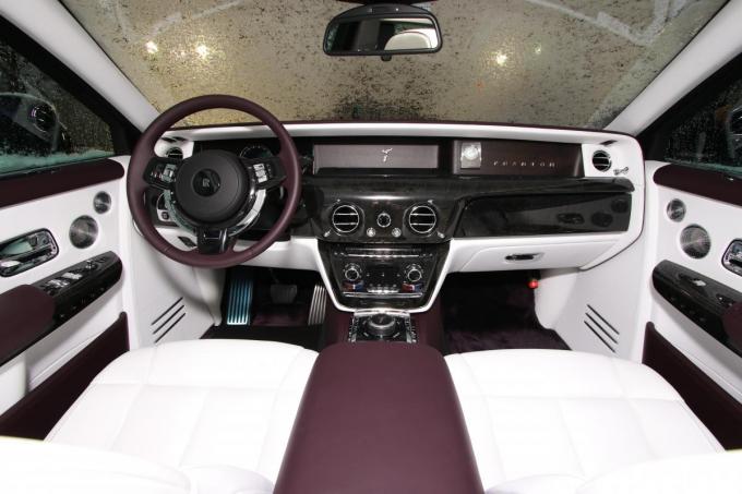 ロールス ロイスの旗艦 超絶豪華な 新型ファントム が5460万円で発売 自動車情報 ニュース Web Cartop ロールス ロイスの旗艦 超絶豪華な 新型ファントム が5460万円で発売 自動車情報 ニュース Web Cartop