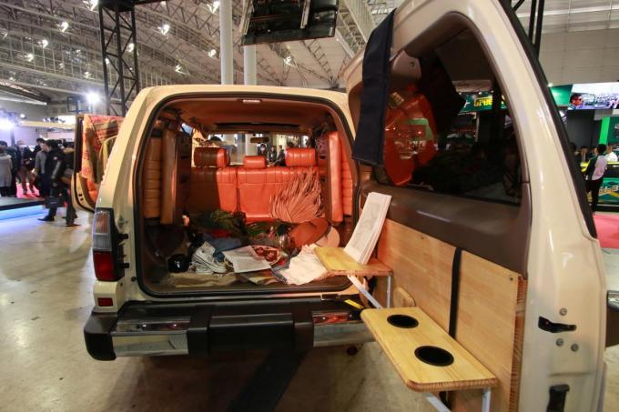 画像ギャラリー ハイエース ランクルを旧車風にカスタマイズ Flexのオシャレすぎるラインアップ 画像9 自動車情報 ニュース Web Cartop