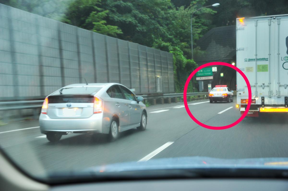 高速道路で走っているパトカーを追い越してはいけないのか 自動車情報 ニュース Web Cartop