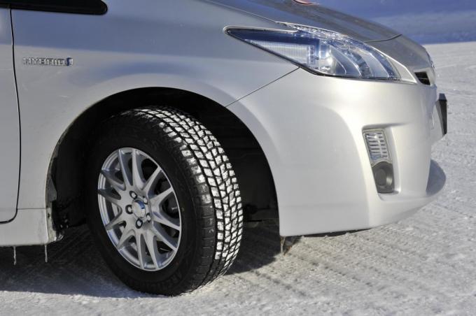 溝が十分にあってもダメ 劣化したスタッドレスで走るとどうなるのか 自動車情報 ニュース Web Cartop