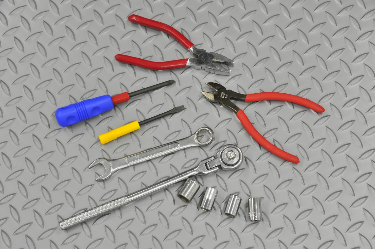 今どきのクルマに車載工具が積まれていない理由とは 自動車情報 ニュース Web Cartop 今どきのクルマに車載工具が積まれていない理由とは 自動車情報 ニュース Web Cartop