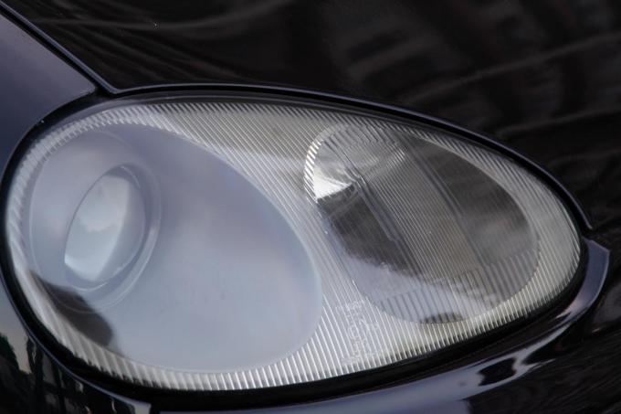長年乗ったクルマのヘッドライトが暗い場合の対処法とは 自動車情報 ニュース Web Cartop 長年乗ったクルマのヘッドライトが暗い場合の対処法とは 自動車情報 ニュース Web Cartop