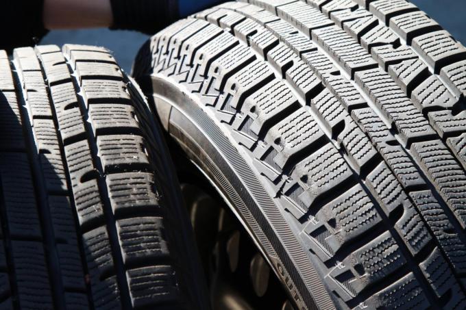 溝が十分にあってもダメ 劣化したスタッドレスで走るとどうなるのか 自動車情報 ニュース Web Cartop