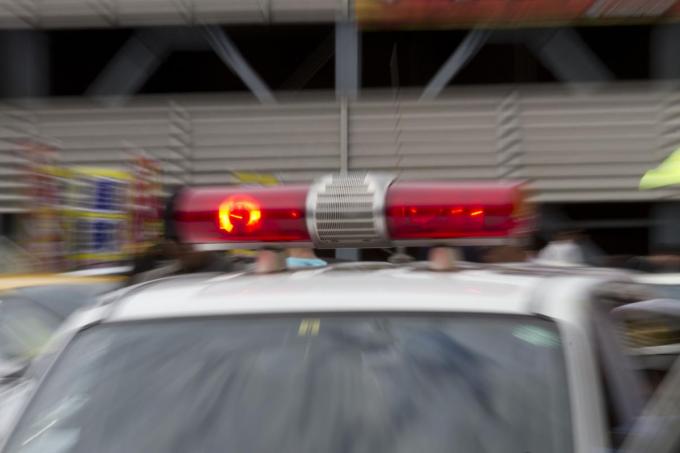 赤色灯だけを回したパトカーが後ろからきたら避けなくてもいいのか 自動車情報 ニュース Web Cartop