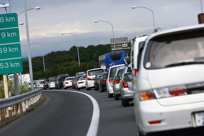 渋滞の先頭は何をやっているのか 素朴な疑問を専門家に直撃 自動車情報 ニュース Web Cartop 渋滞の先頭は何をやっているのか 素朴な疑問を専門家に直撃 自動車情報 ニュース Web Cartop