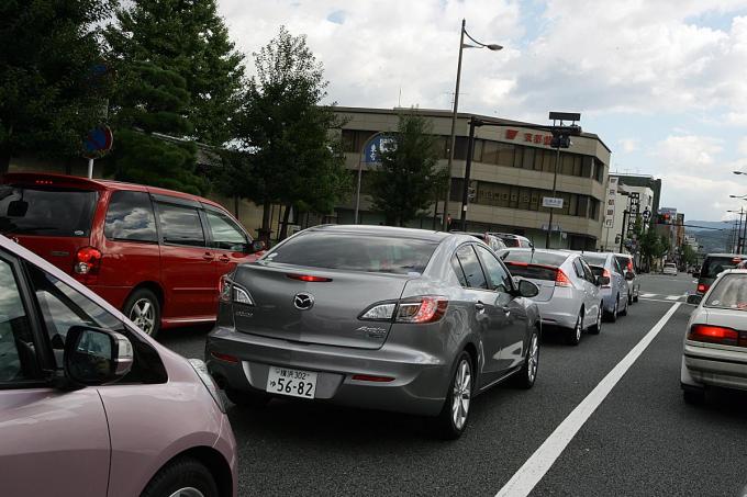 信号待ちや渋滞時の車間は気にすべき 停車時の最適な車間距離とは 自動車情報 ニュース Web Cartop