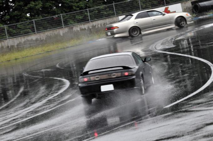 ドリフトイベントの参加車があえて バンパーを外して走る 理由とは 自動車情報 ニュース Web Cartop