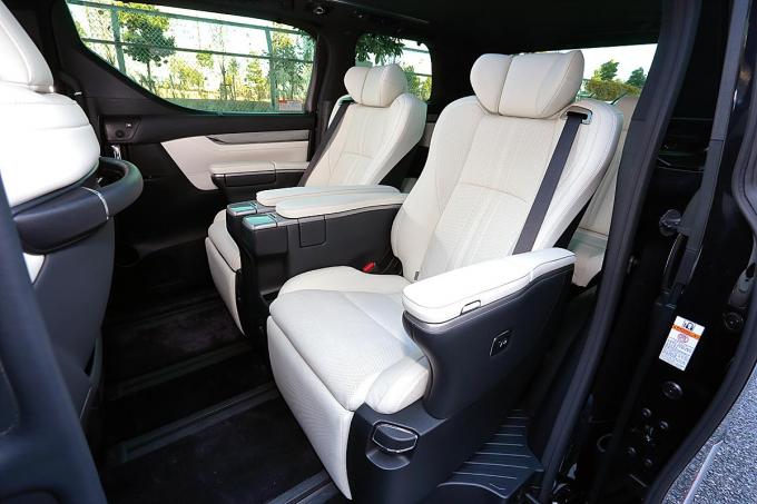 試乗 新型トヨタ ヴェルファイアならこれか 新エンジン3 5リッターv6の強烈な完成度 自動車情報 ニュース Web Cartop 試乗 新型トヨタ ヴェルファイアならこれか 新エンジン3 5リッターv6の強烈な完成度 自動車情報 ニュース Web Cartop