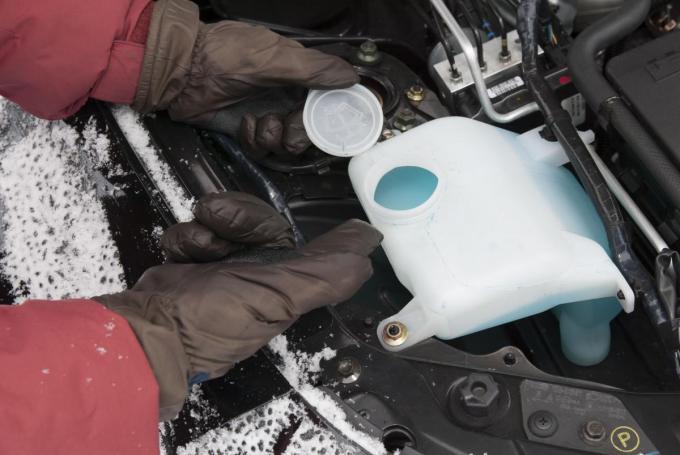 満タンなのに噴射しない 寒冷地で凍るウォッシャー液の対策とは 自動車情報 ニュース Web Cartop