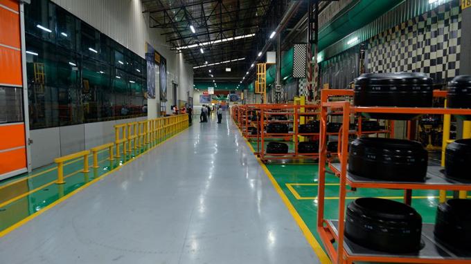 新品タイヤに付いている ヒゲ の正体とは 自動車情報 ニュース Web Cartop 新品タイヤに付いている ヒゲ の正体とは 自動車情報 ニュース Web Cartop