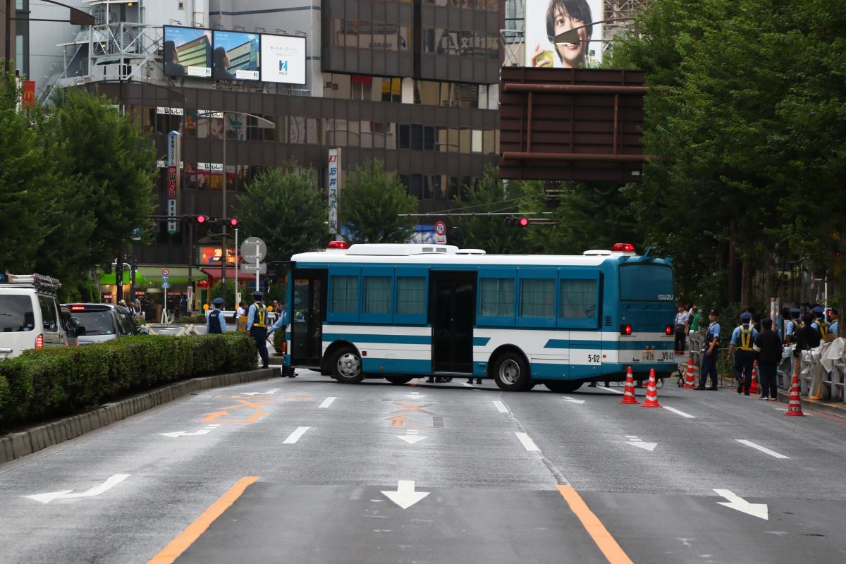 大型パトカー 護送車 街で見かける 青と白のバス の正体とは 写真3 Goo 自動車