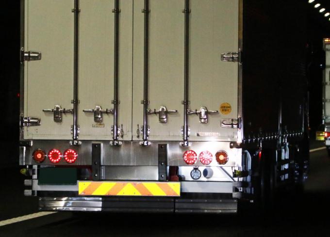 日差しの反射で眩しいことも ピカピカメッキのクルマで公道を走ってもいいの 自動車情報 ニュース Web Cartop