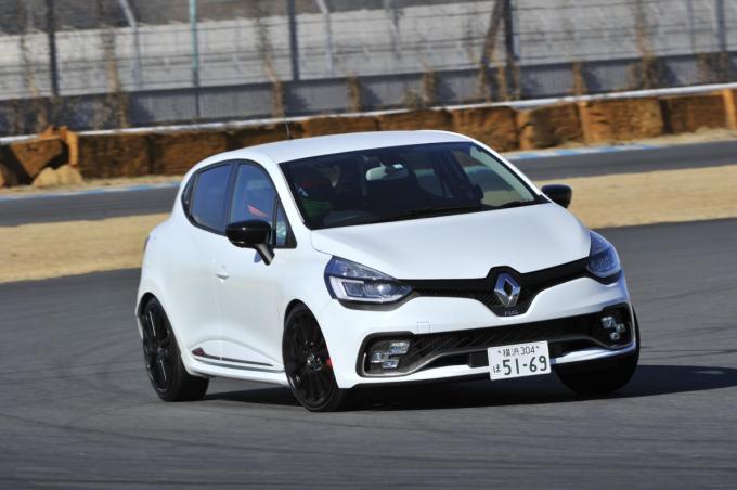 ムービー ルノー ルーテシアr S トロフィーをドリキン土屋圭市が全開試乗 自動車情報 ニュース Web Cartop