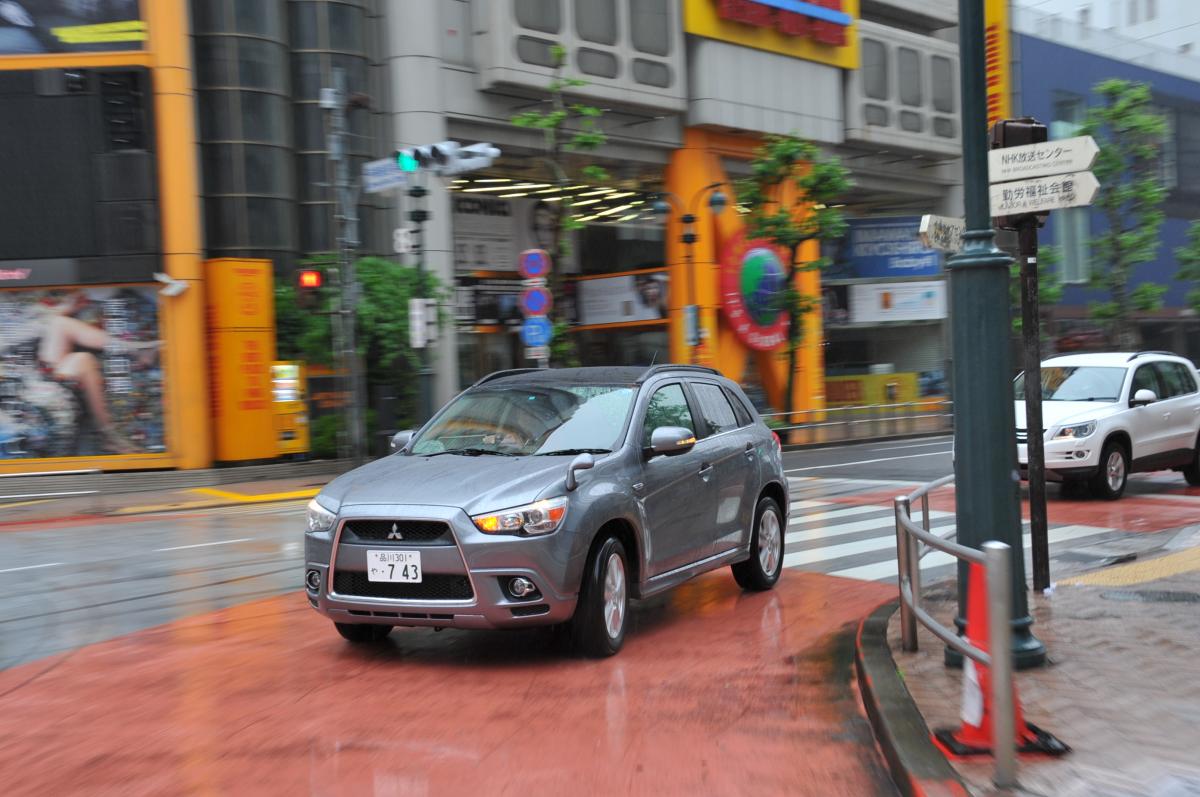 赤い塗装の道路にはどんな意味があるのか 自動車情報 ニュース Web Cartop