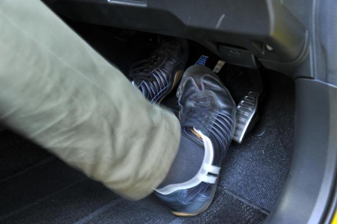 Mt車の扱いが上手い人は半クラッチも少なめ 無意味な多用を避ける方法とは 自動車情報 ニュース Web Cartop Mt車の扱いが上手い人は半クラッチも少なめ 無意味な多用を避ける方法とは 自動車情報 ニュース Web Cartop