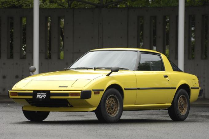 【ニッポンの名車】スポーツカーの王道中の王道！　SA22型サバンナRX-7