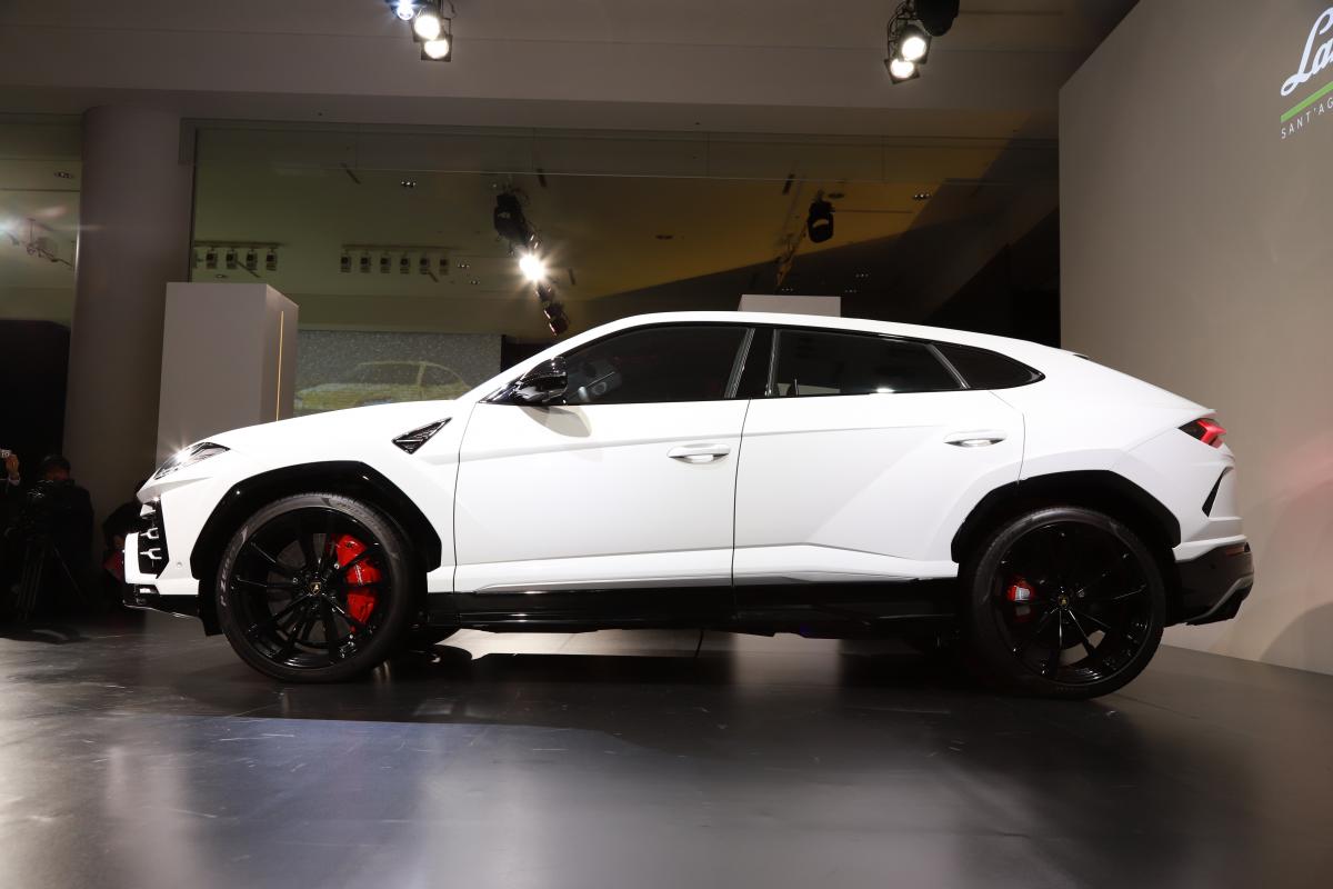 ランボルギーニ初のターボエンジンを採用！ スーパーSUV「ウルス」が日本で公開[写真31] goo 自動車