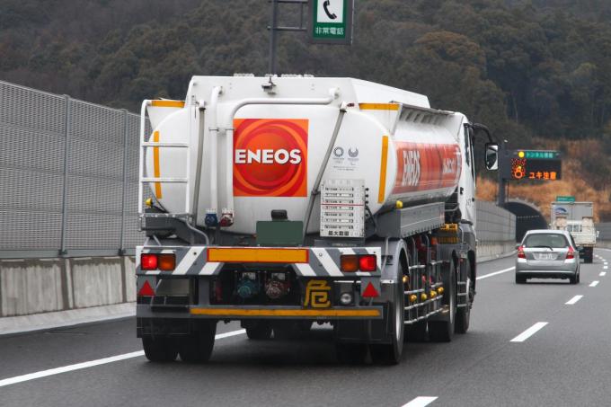 高速走行中のトラックの タイヤが浮いている ことがあるのはなぜ 自動車情報 ニュース Web Cartop