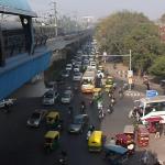 【画像】高速道路を歩行者が横断！　自転車が走る！　カオスすぎるインドのハイウェイ事情 〜 画像3