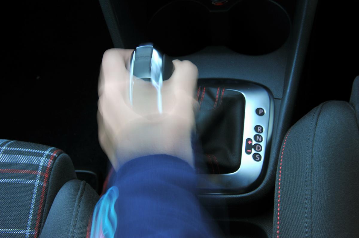 オートマ車は D レンジのまま信号待ちをしてもクルマの負担にならないのか 写真4 Goo 自動車 オートマ車は D レンジのまま信号待ちをしてもクルマの負担にならないのか 写真4 Goo 自動車