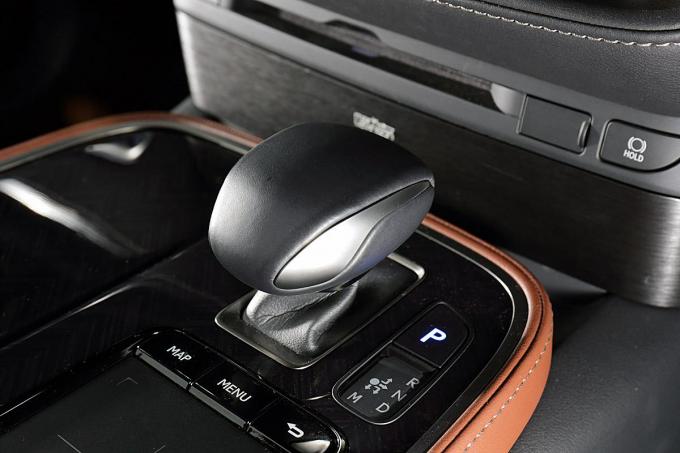 これぞまさに日本のフラッグシップ 新型レクサスlsの贅を尽くした仕立てにオドロキ 自動車情報 ニュース Web Cartop 2ページ目