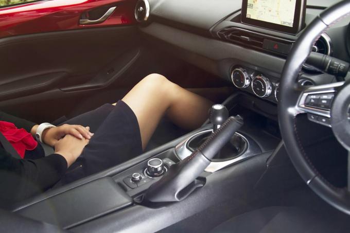 女子がデートでスポーツカーを嫌がる本当の理由とは 自動車情報 ニュース Web Cartop 女子がデートでスポーツカーを嫌がる本当の理由とは 自動車情報 ニュース Web Cartop