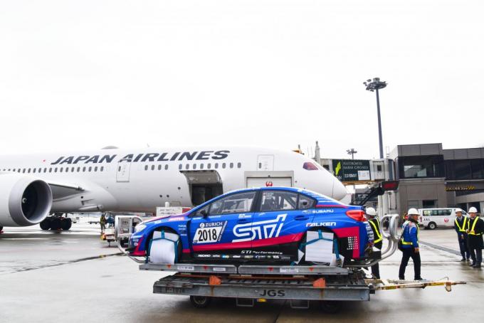 国内での準備完了 ニュル24h参戦のwrx Stiがjalの旅客機でドイツへ出発 自動車情報 ニュース Web Cartop 国内での準備完了 ニュル24h参戦のwrx Stiがjalの旅客機でドイツへ出発 自動車情報 ニュース Web Cartop