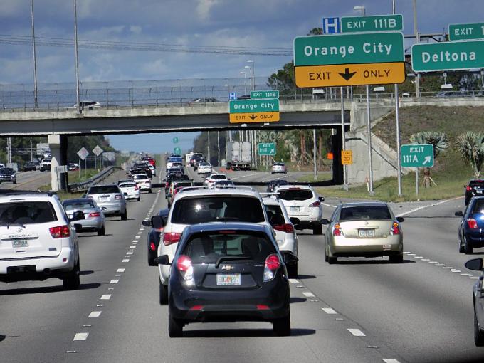 サンキューハザードは海外でも通用する 海外にも 合図のマナー はあるのか 自動車情報 ニュース Web Cartop