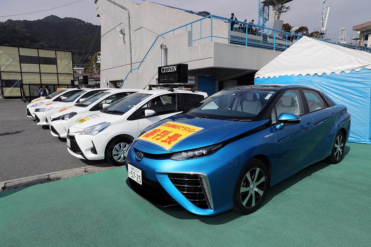 今年の審判長車はトヨタmirai 第73回びわ湖毎日マラソン大会をサポートするクルマたち 自動車情報 ニュース Web Cartop