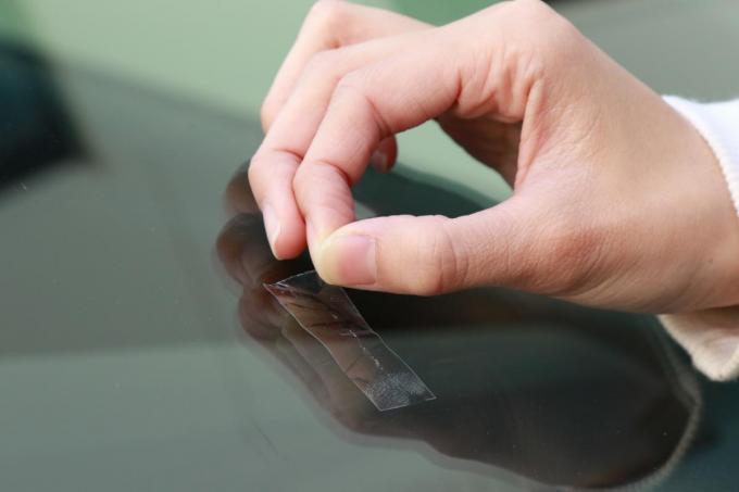 飛び石でガラスにヒビが入ったときに必要な応急処置とは 自動車情報 ニュース Web Cartop