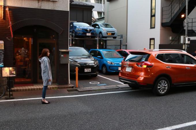 運転者からは見えていない 歩行者 自転車が自己防衛のために覚えておくべきクルマの死角 自動車情報 ニュース Web Cartop