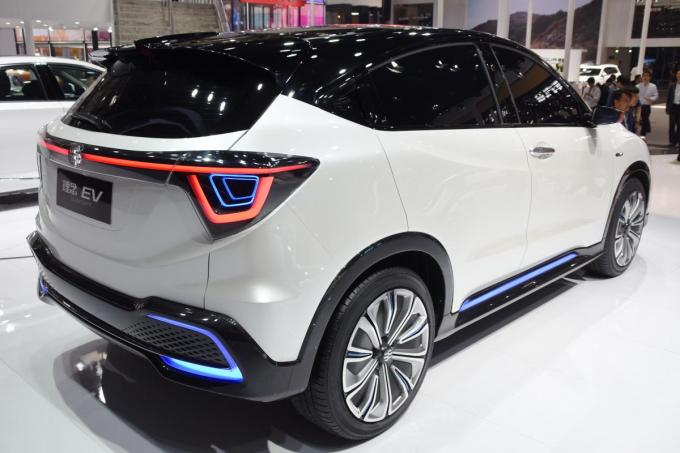 年内に発売 ホンダが中国市場にsuvタイプの電気自動車を投入 北京モーターショー18 自動車情報 ニュース Web Cartop 年内に発売 ホンダが中国市場にsuvタイプの電気自動車を投入 北京モーターショー18 自動車情報 ニュース Web Cartop
