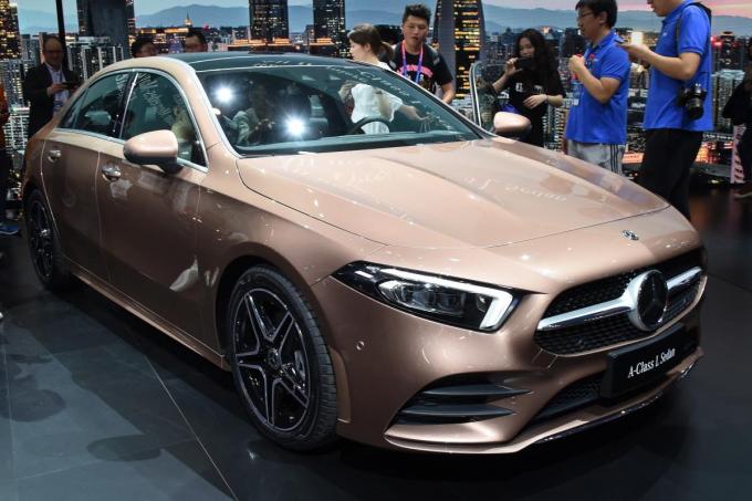 メルセデス ベンツがロングホイールベースの中国専用aクラスセダンを発表 北京モーターショー18 自動車情報 ニュース Web Cartop メルセデス ベンツがロングホイールベースの中国専用aクラスセダンを発表 北京モーターショー18 自動車情報 ニュース Web Cartop