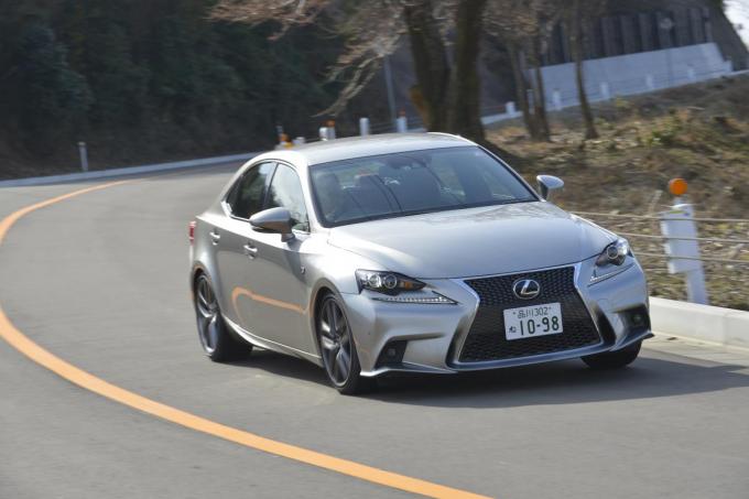 クルマのボディカラーは派手なほうが安全なのか 自動車情報 ニュース Web Cartop クルマのボディカラーは派手なほうが安全なのか 自動車情報 ニュース Web Cartop