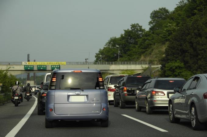 高速の「自然渋滞」「事故渋滞」はどの車線を走るのが一番速い？