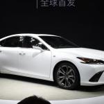 【画像】7代目の新型レクサスESを北京モーターショーで世界初公開！　日本には秋に導入 〜 画像61